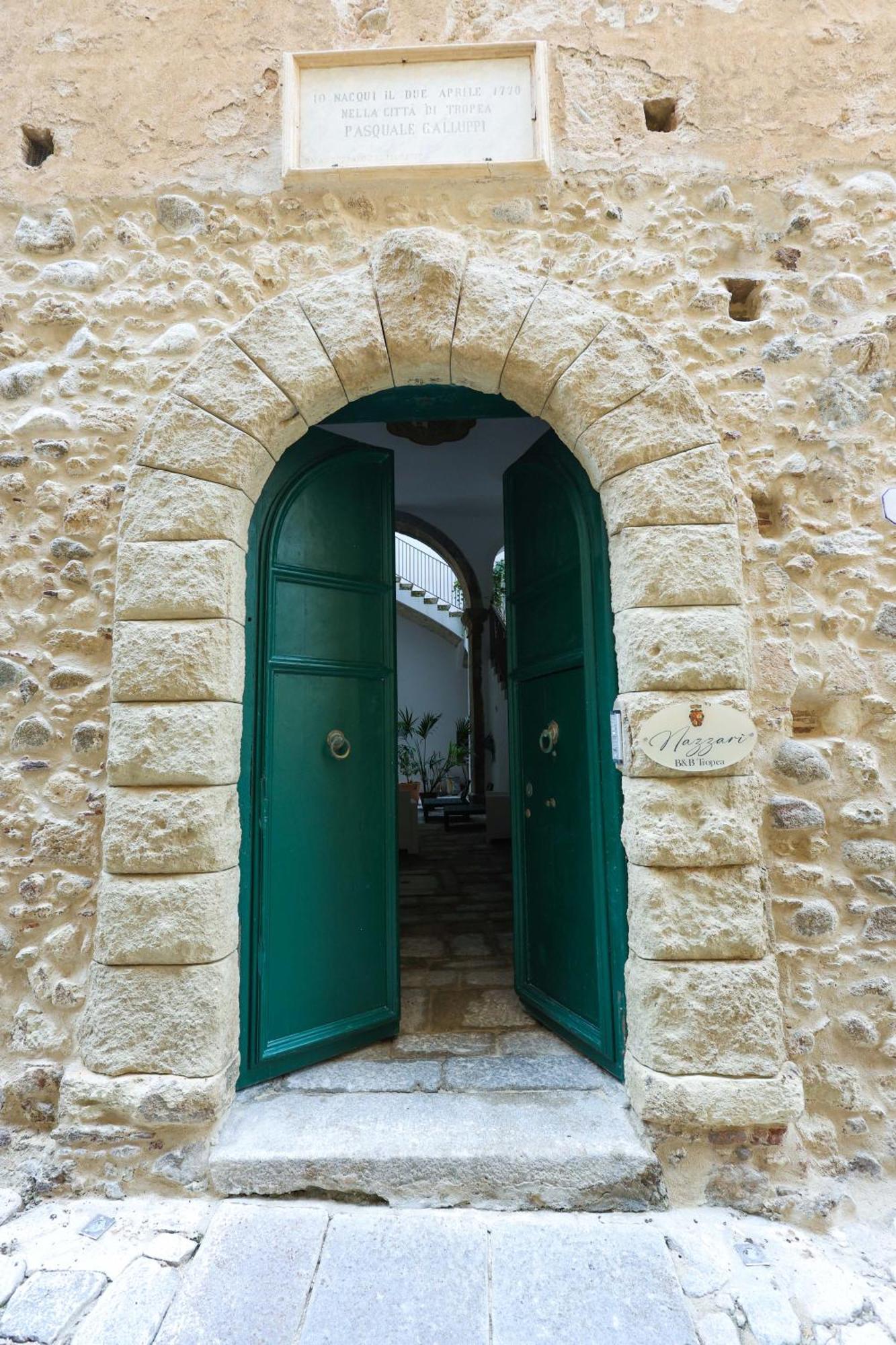 Nazzari B&B Тропеа Екстериор снимка