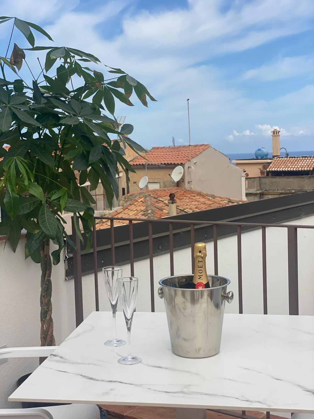Nazzari B&B Тропеа Екстериор снимка